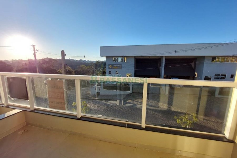 Sobrado com 130m², 3 dormitórios, 2 vagas, no bairro São Luiz em Caxias do Sul para Comprar