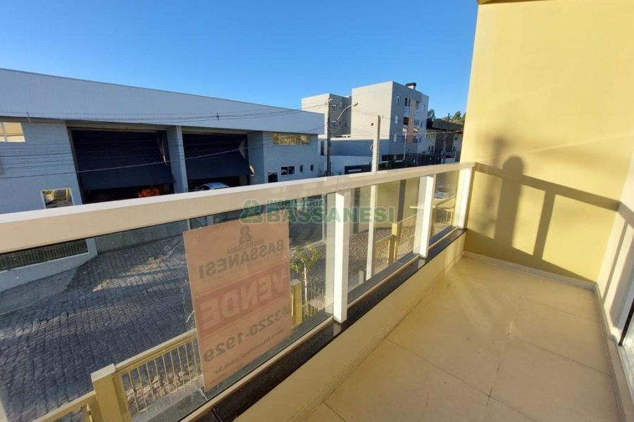 Sobrado com 130m², 3 dormitórios, 2 vagas, no bairro São Luiz em Caxias do Sul para Comprar