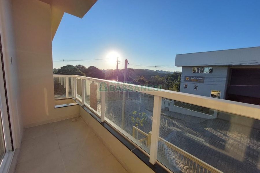 Sobrado com 130m², 3 dormitórios, 2 vagas, no bairro São Luiz em Caxias do Sul para Comprar