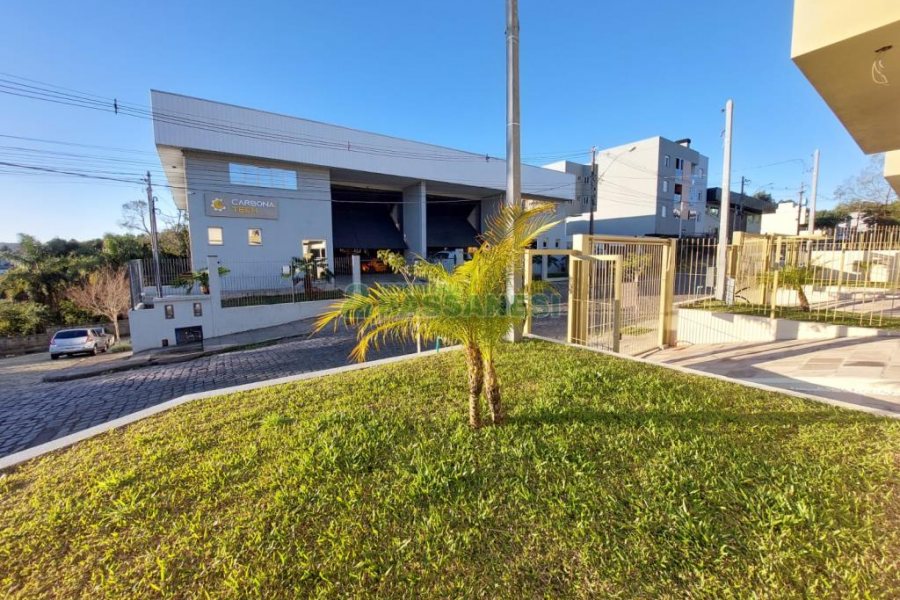 Sobrado com 130m², 3 dormitórios, 2 vagas, no bairro São Luiz em Caxias do Sul para Comprar