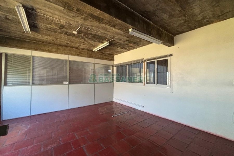 Pavilhão com 800m², no bairro Cruzeiro em Caxias do Sul para Alugar