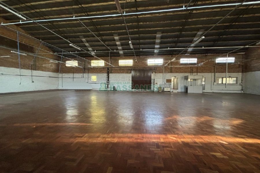 Pavilhão com 800m², no bairro Cruzeiro em Caxias do Sul para Alugar
