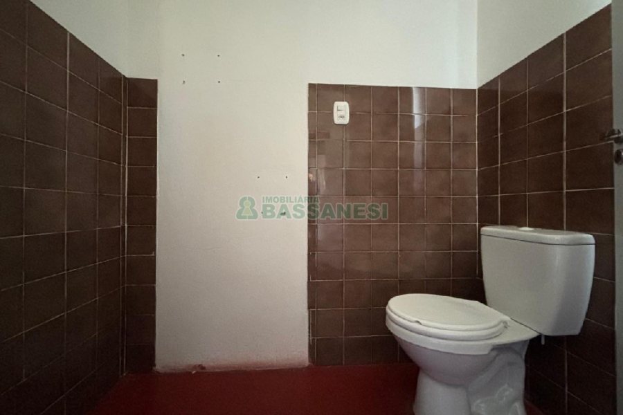 Pavilhão com 800m², no bairro Cruzeiro em Caxias do Sul para Alugar