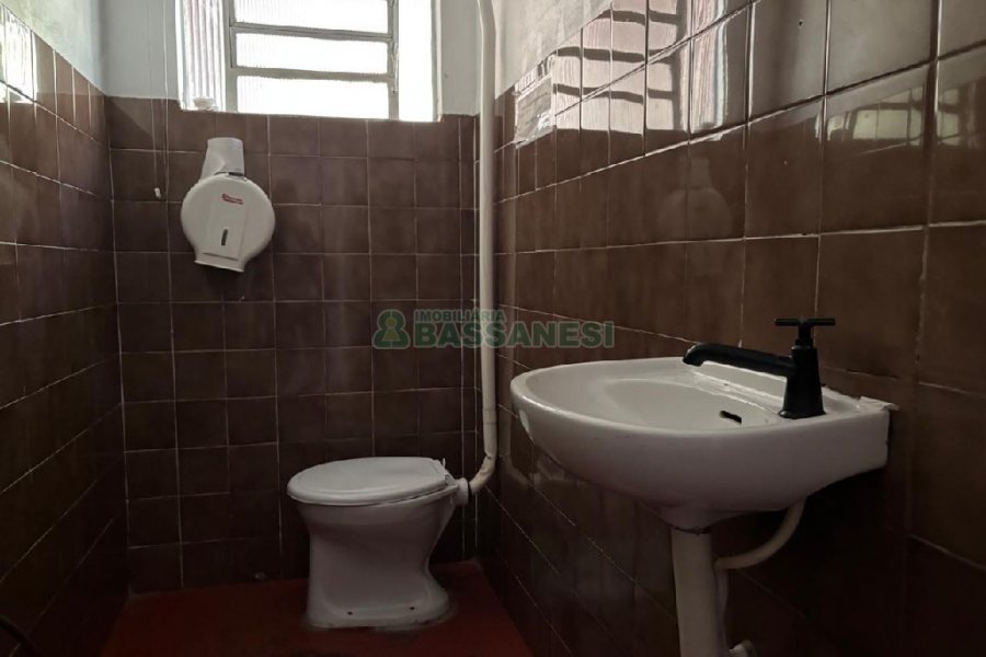 Pavilhão com 800m², no bairro Cruzeiro em Caxias do Sul para Alugar