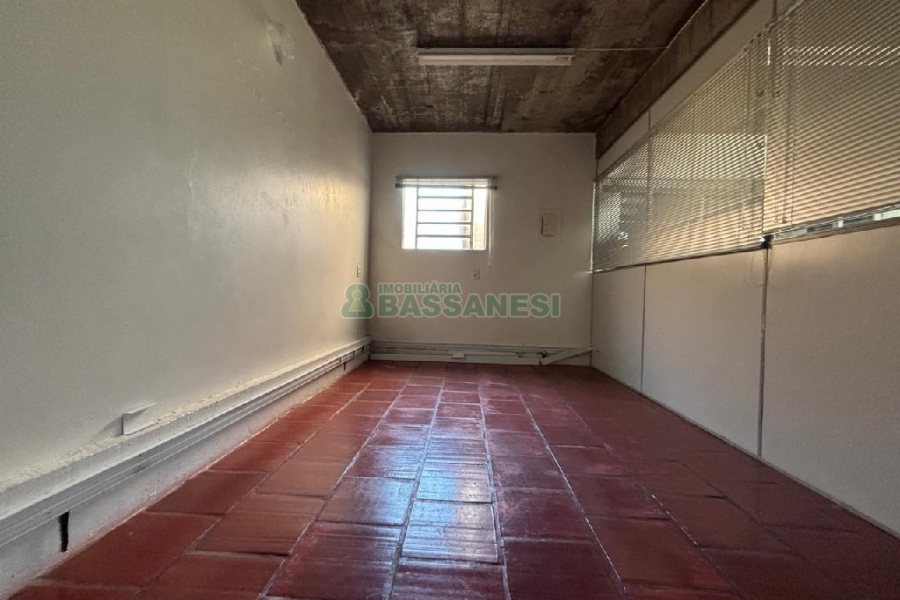 Pavilhão com 800m², no bairro Cruzeiro em Caxias do Sul para Alugar