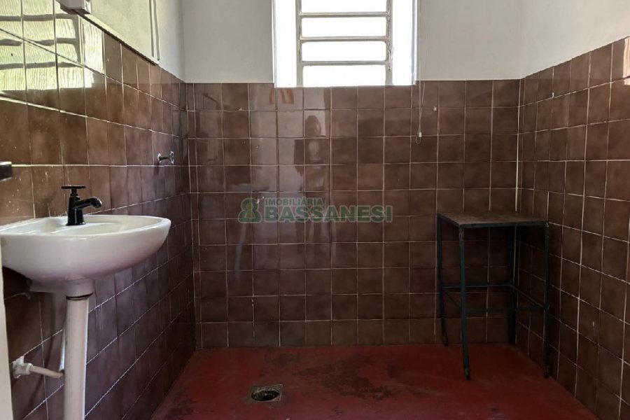 Pavilhão com 800m², no bairro Cruzeiro em Caxias do Sul para Alugar