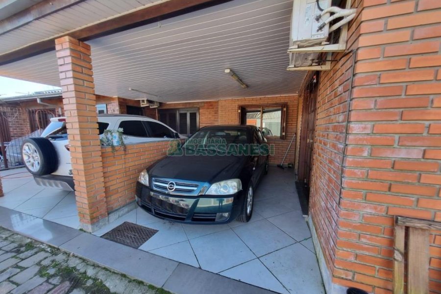Sobrado com 90m², 2 dormitórios, 1 vaga, no bairro São Caetano em Caxias do Sul para Alugar
