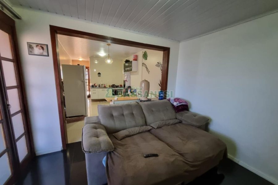 Sobrado com 90m², 2 dormitórios, 1 vaga, no bairro São Caetano em Caxias do Sul para Alugar