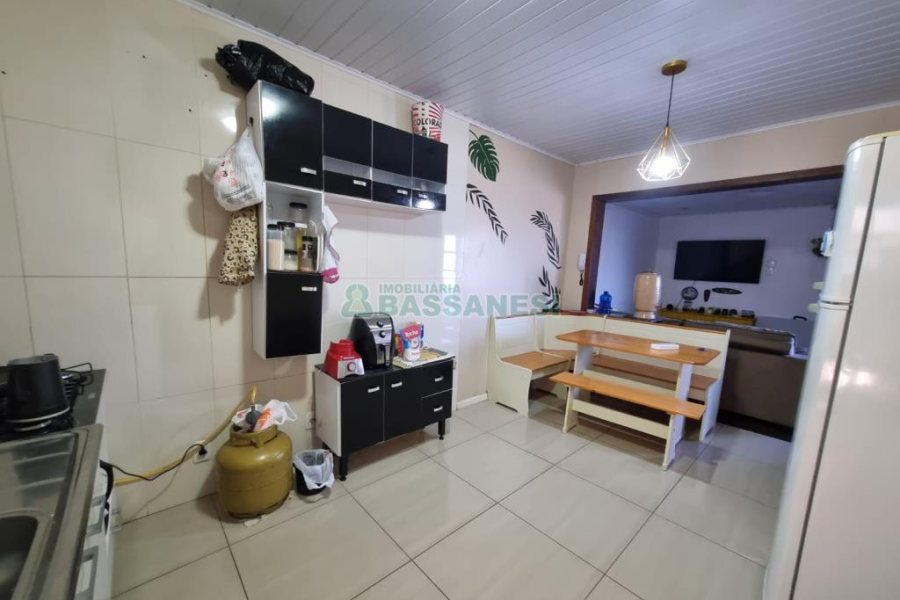 Sobrado com 90m², 2 dormitórios, 1 vaga, no bairro São Caetano em Caxias do Sul para Alugar