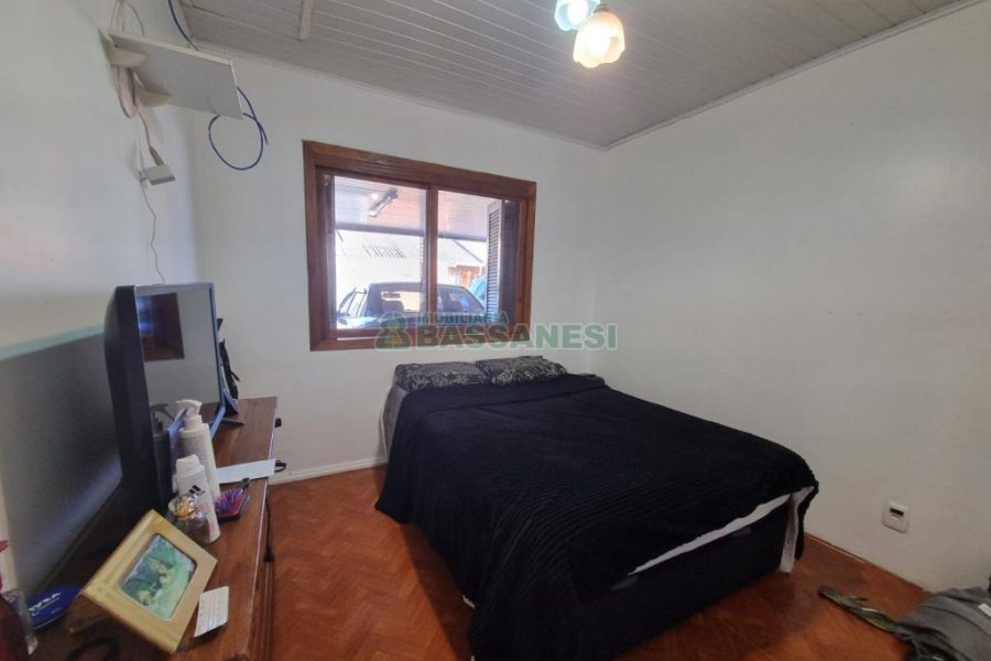 Sobrado com 90m², 2 dormitórios, 1 vaga, no bairro São Caetano em Caxias do Sul para Alugar