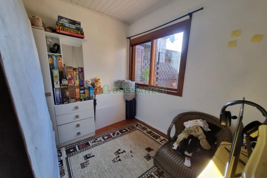 Sobrado com 90m², 2 dormitórios, 1 vaga, no bairro São Caetano em Caxias do Sul para Alugar