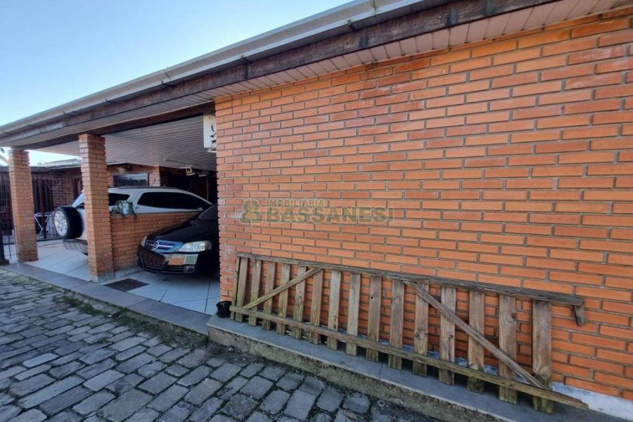 Sobrado com 90m², 2 dormitórios, 1 vaga, no bairro São Caetano em Caxias do Sul para Alugar