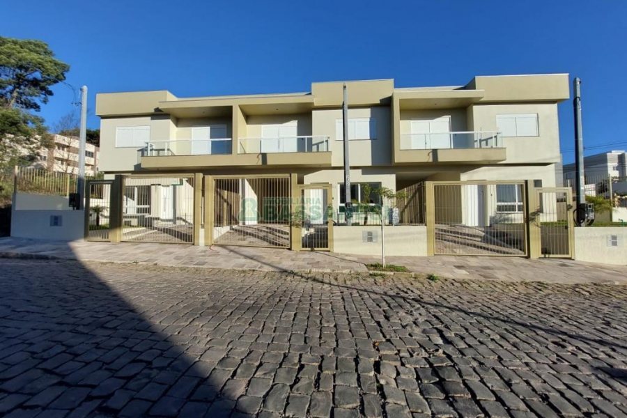 Sobrado com 130m², 3 dormitórios, 2 vagas, no bairro São Luiz em Caxias do Sul para Comprar