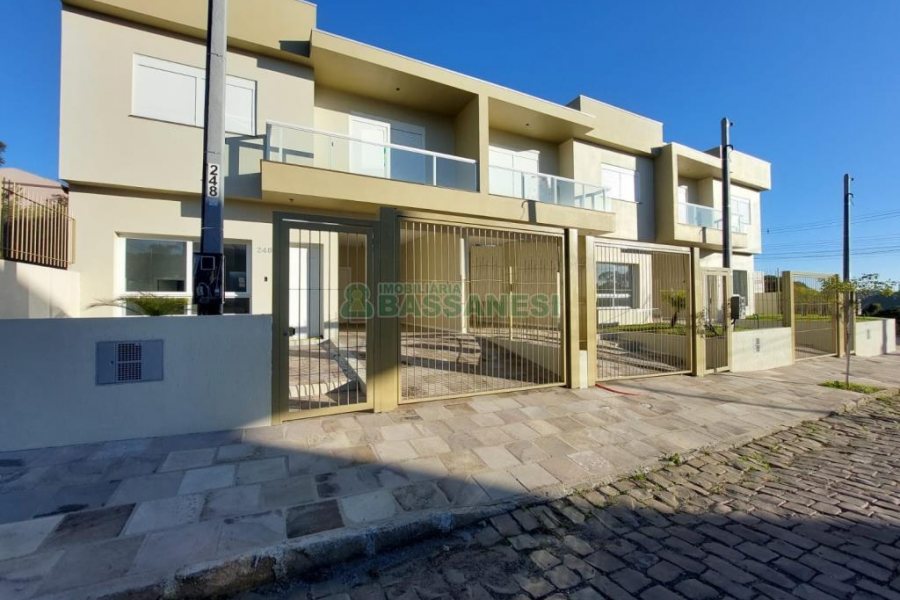 Sobrado com 130m², 3 dormitórios, 2 vagas, no bairro São Luiz em Caxias do Sul para Comprar