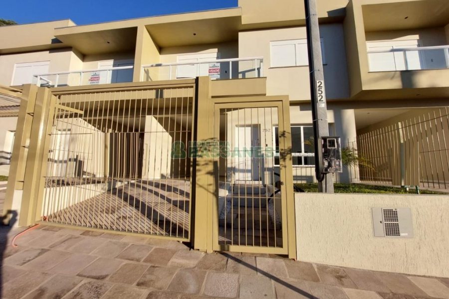 Sobrado com 130m², 3 dormitórios, 2 vagas, no bairro São Luiz em Caxias do Sul para Comprar