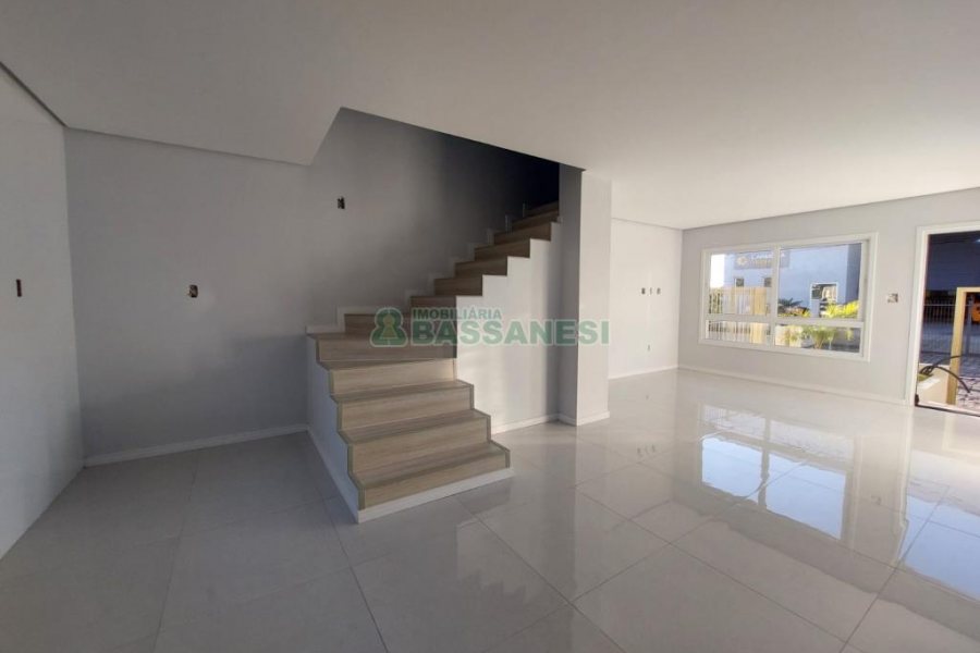 Sobrado com 130m², 3 dormitórios, 2 vagas, no bairro São Luiz em Caxias do Sul para Comprar