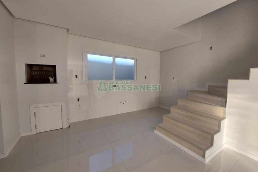 Sobrado com 130m², 3 dormitórios, 2 vagas, no bairro São Luiz em Caxias do Sul para Comprar