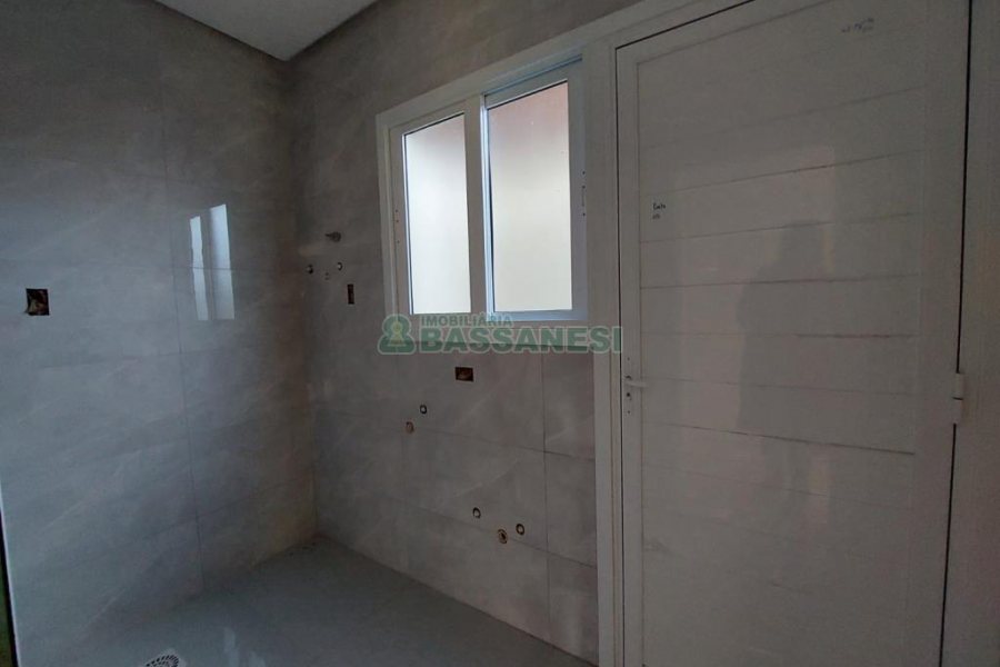 Sobrado com 130m², 3 dormitórios, 2 vagas, no bairro São Luiz em Caxias do Sul para Comprar