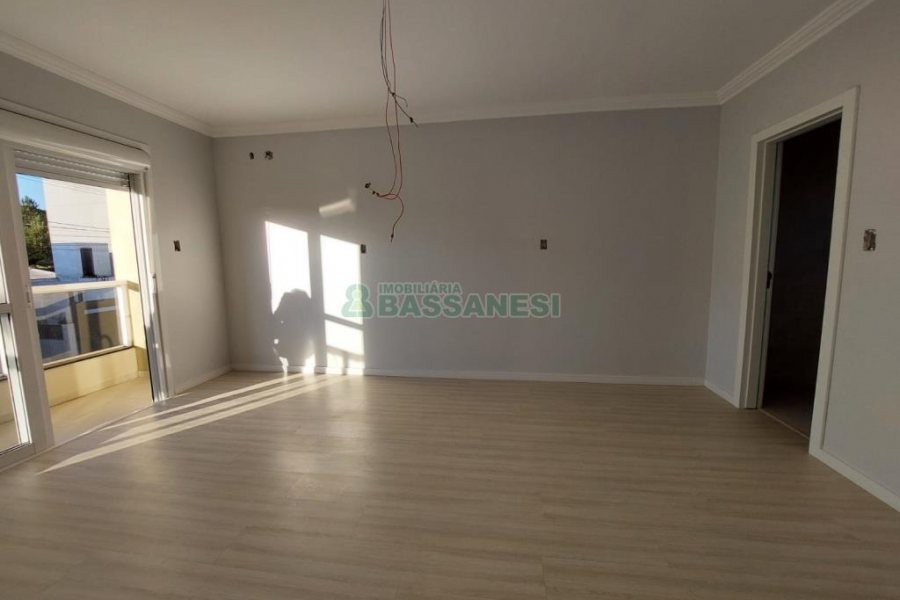 Sobrado com 130m², 3 dormitórios, 2 vagas, no bairro São Luiz em Caxias do Sul para Comprar