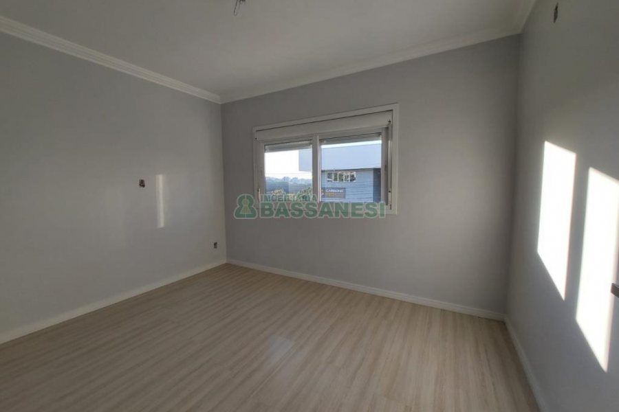 Sobrado com 130m², 3 dormitórios, 2 vagas, no bairro São Luiz em Caxias do Sul para Comprar