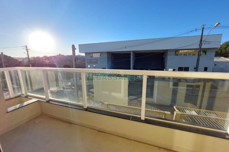 Sobrado com 130m², 3 dormitórios, 2 vagas, no bairro São Luiz em Caxias do Sul para Comprar