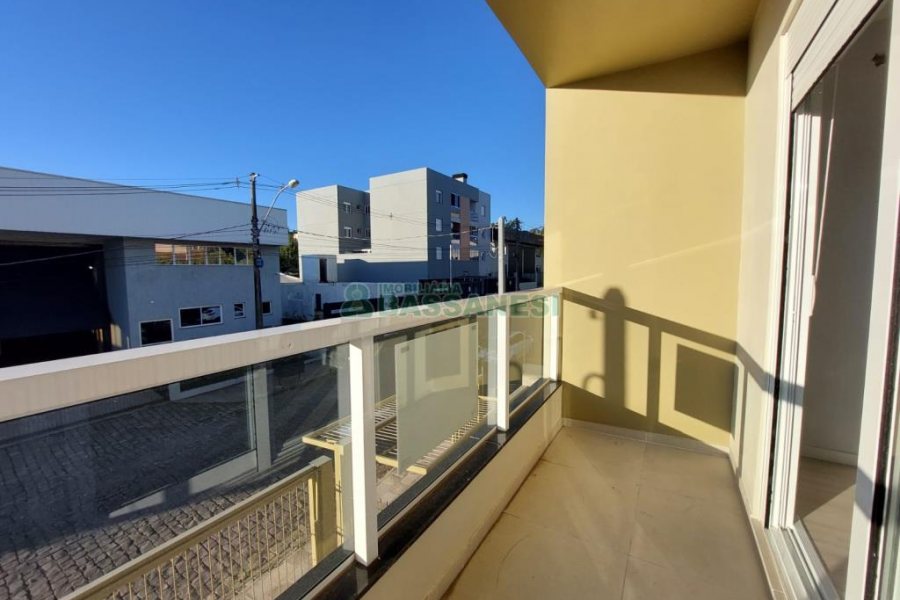 Sobrado com 130m², 3 dormitórios, 2 vagas, no bairro São Luiz em Caxias do Sul para Comprar