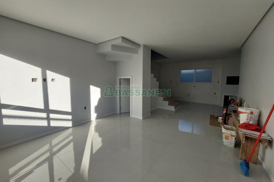 Sobrado com 130m², 3 dormitórios, 2 vagas, no bairro São Luiz em Caxias do Sul para Comprar