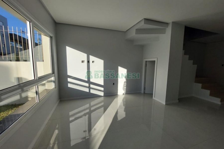 Sobrado com 130m², 3 dormitórios, 2 vagas, no bairro São Luiz em Caxias do Sul para Comprar