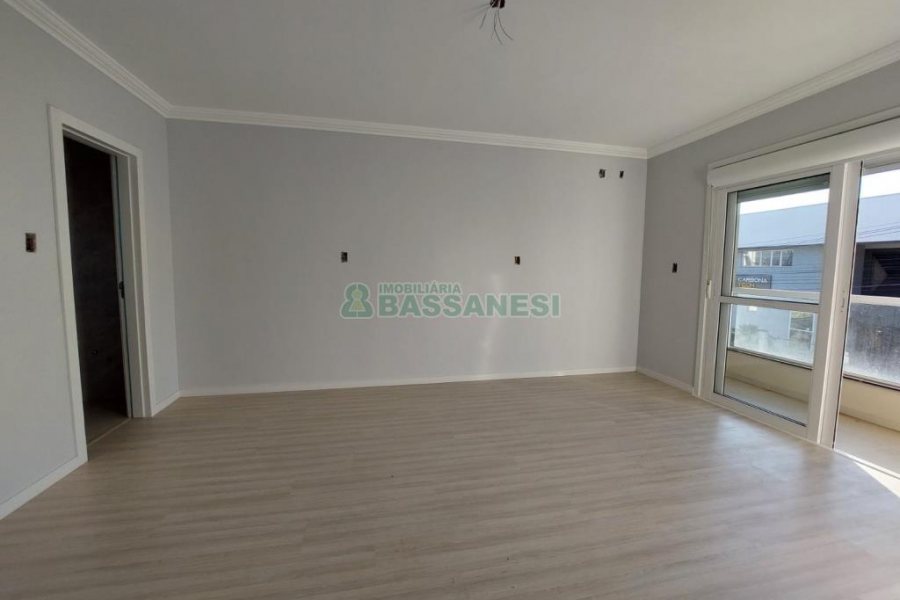 Sobrado com 130m², 3 dormitórios, 2 vagas, no bairro São Luiz em Caxias do Sul para Comprar