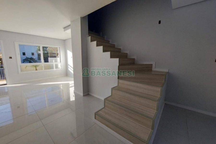 Sobrado com 130m², 3 dormitórios, 2 vagas, no bairro São Luiz em Caxias do Sul para Comprar