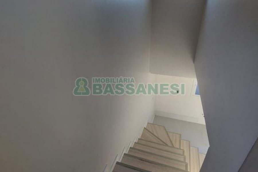 Sobrado com 130m², 3 dormitórios, 2 vagas, no bairro São Luiz em Caxias do Sul para Comprar