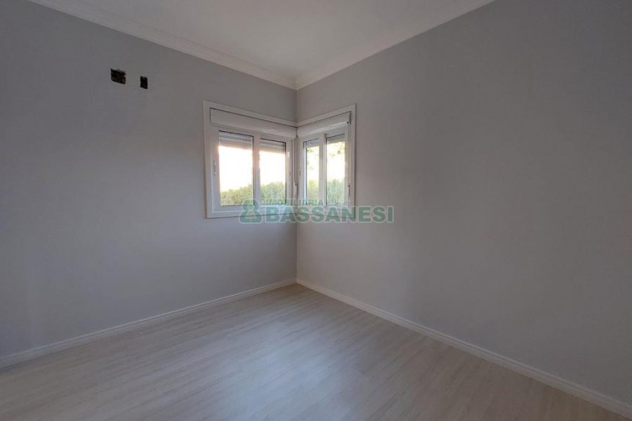 Sobrado com 130m², 3 dormitórios, 2 vagas, no bairro São Luiz em Caxias do Sul para Comprar