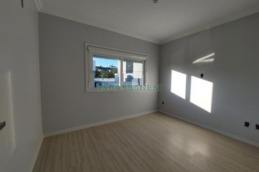 Sobrado com 130m², 3 dormitórios, 2 vagas, no bairro São Luiz em Caxias do Sul para Comprar