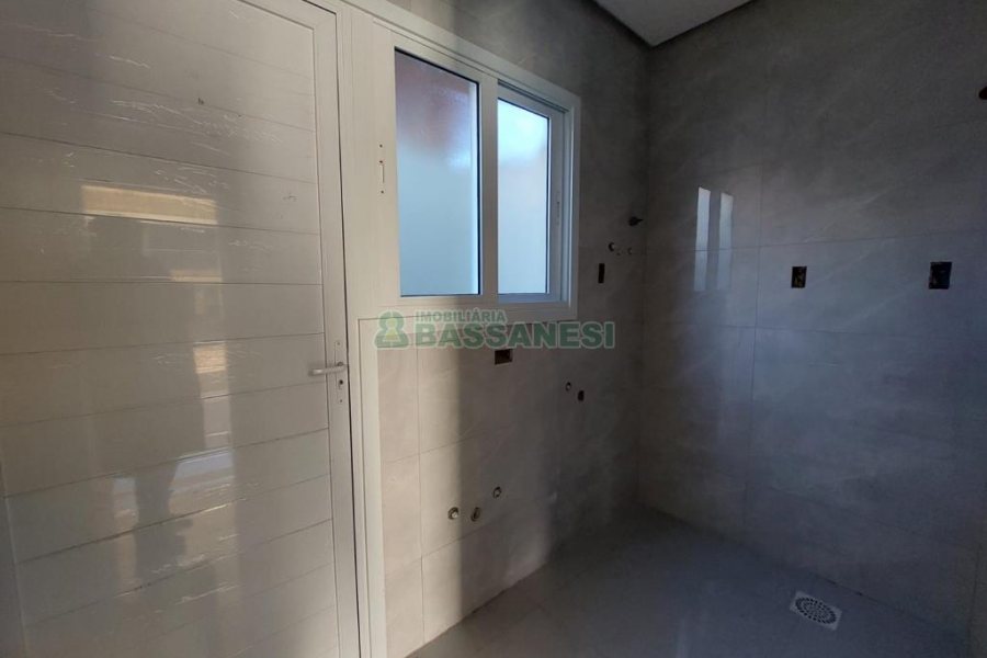 Sobrado com 130m², 3 dormitórios, 2 vagas, no bairro São Luiz em Caxias do Sul para Comprar