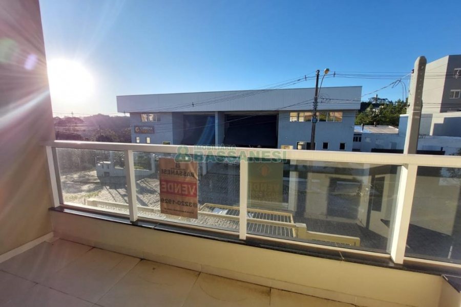 Sobrado com 130m², 3 dormitórios, 2 vagas, no bairro São Luiz em Caxias do Sul para Comprar