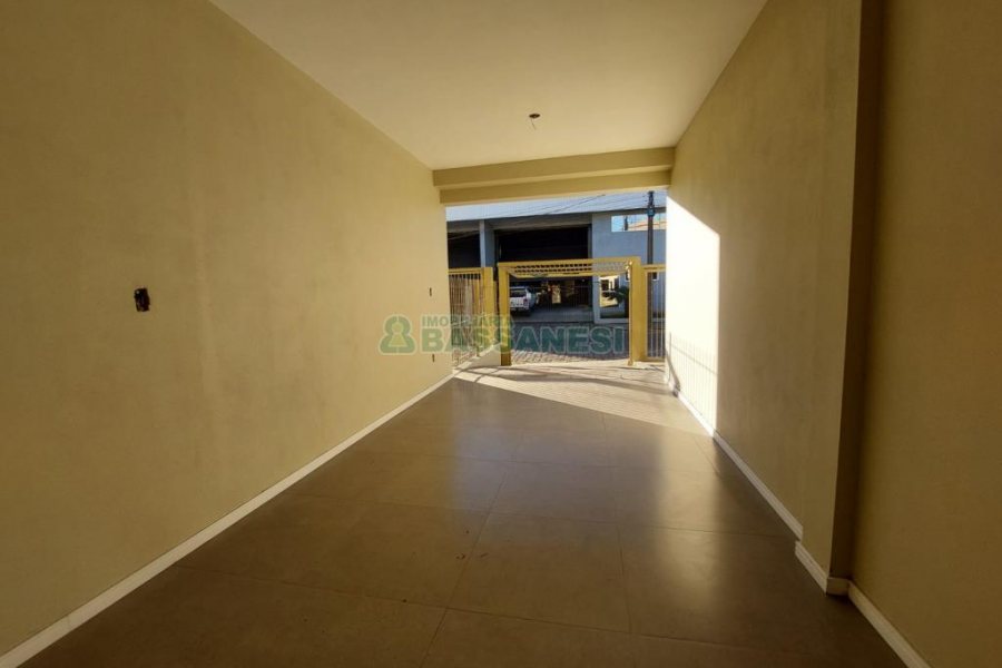 Sobrado com 130m², 3 dormitórios, 2 vagas, no bairro São Luiz em Caxias do Sul para Comprar