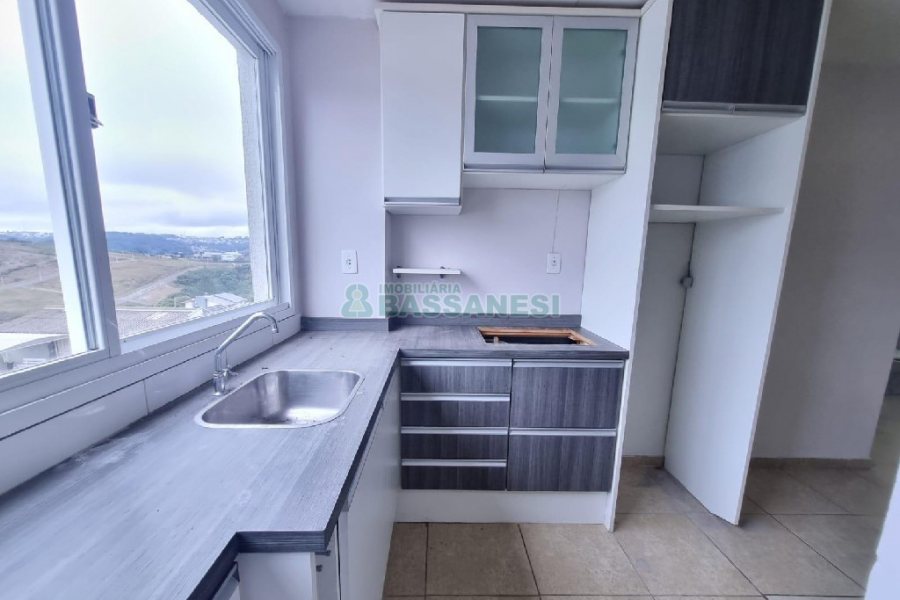 Apartamento com 44m², 2 dormitórios, 1 vaga, no bairro São Luiz em Caxias do Sul para Alugar
