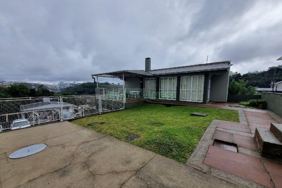 Apartamento com 44m², 2 dormitórios, 1 vaga, no bairro São Luiz em Caxias do Sul para Alugar