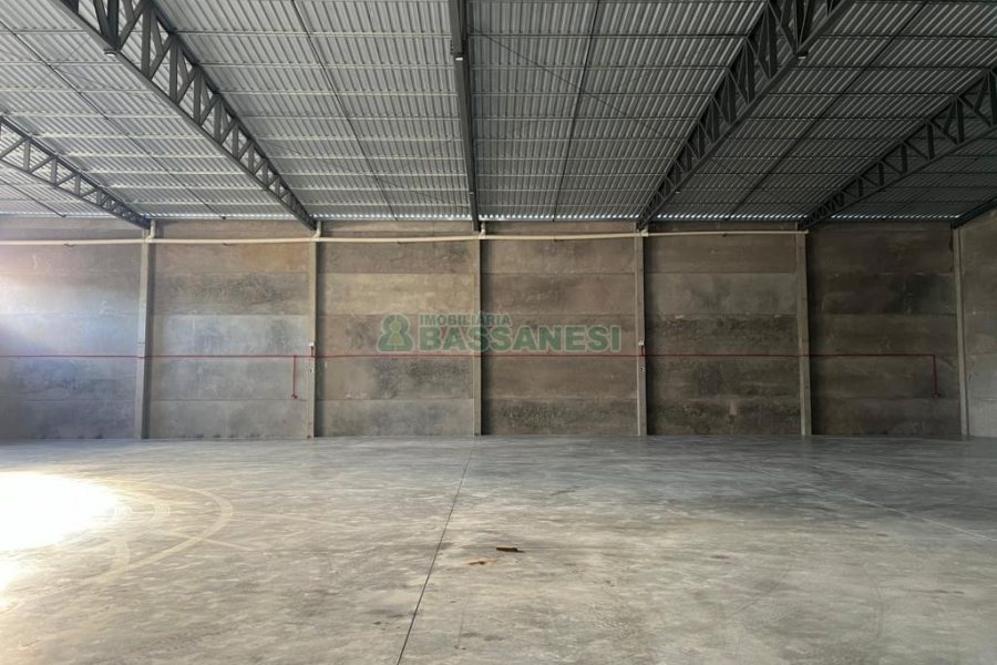 Pavilhão com 1160m², no bairro Jardim das Hortências em Caxias do Sul para Alugar