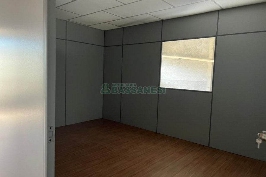 Pavilhão com 1160m², no bairro Jardim das Hortências em Caxias do Sul para Alugar