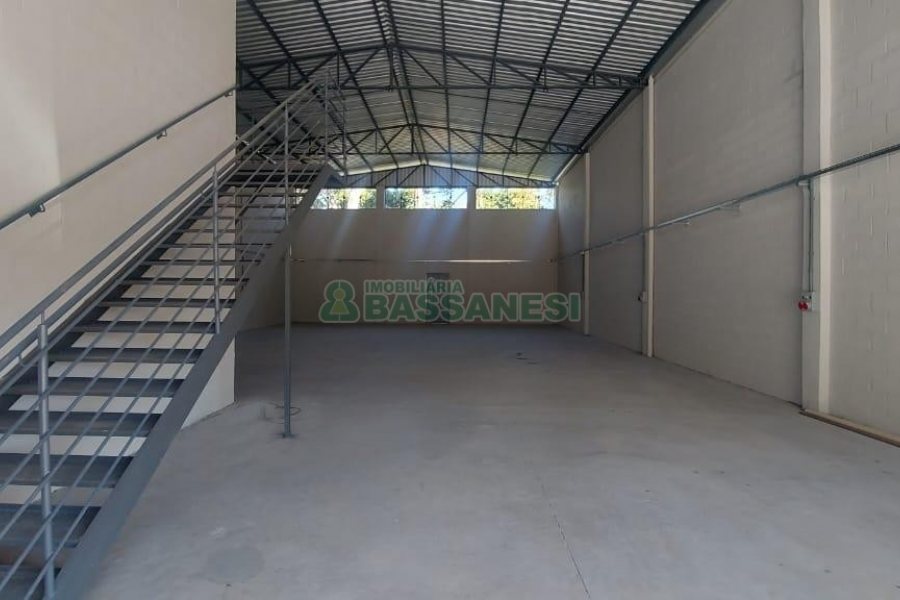 Pavilhão com 330m², no bairro Jardim das Hortências em Caxias do Sul para Alugar