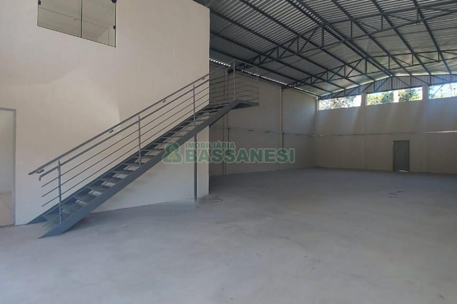 Pavilhão com 330m², no bairro Jardim das Hortências em Caxias do Sul para Alugar