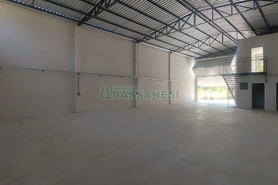 Pavilhão com 330m², no bairro Jardim das Hortências em Caxias do Sul para Alugar