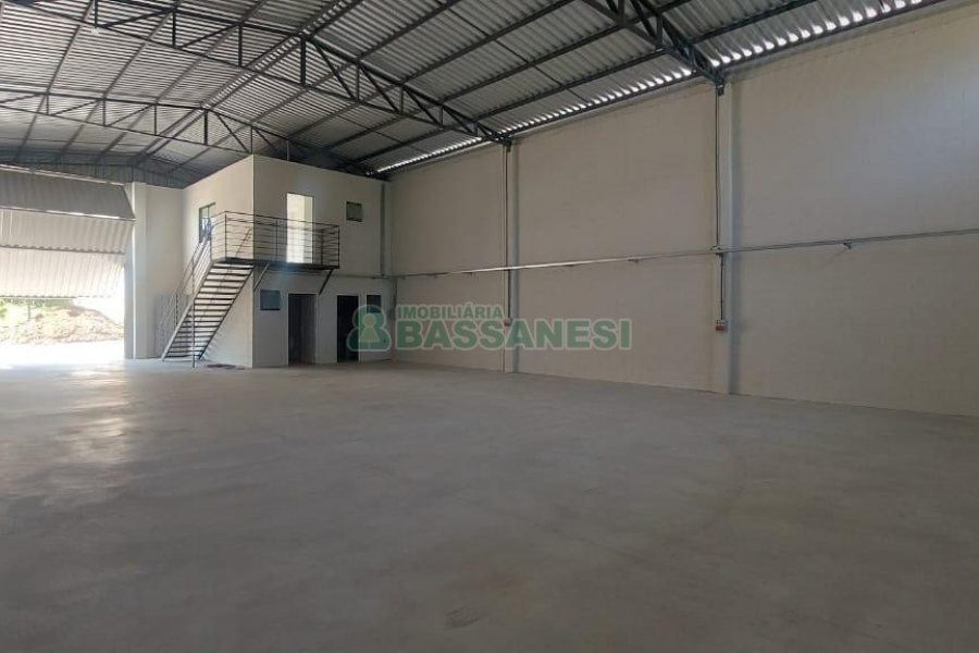 Pavilhão com 330m², no bairro Jardim das Hortências em Caxias do Sul para Alugar
