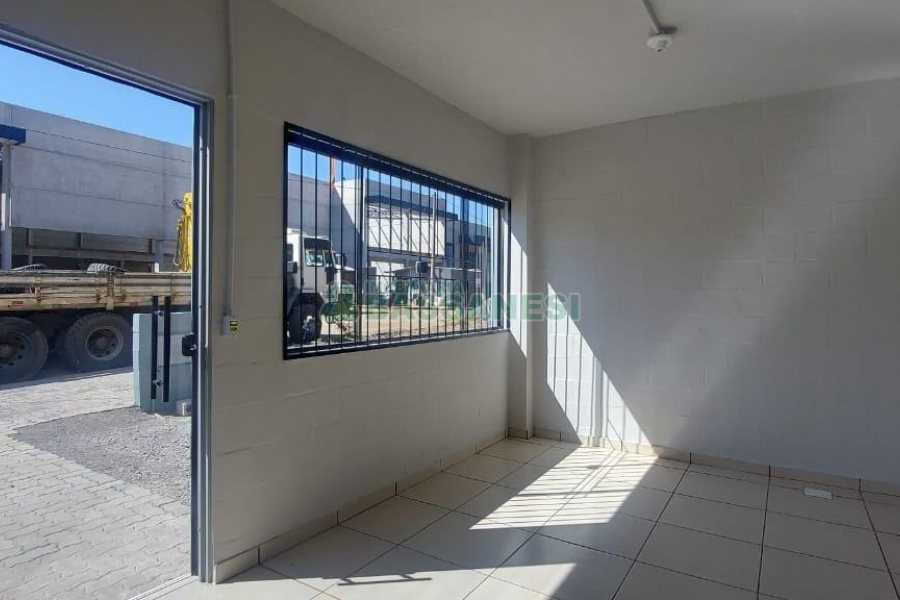 Pavilhão com 330m², no bairro Jardim das Hortências em Caxias do Sul para Alugar