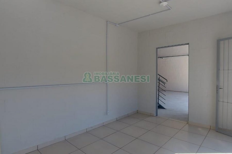 Pavilhão com 330m², no bairro Jardim das Hortências em Caxias do Sul para Alugar