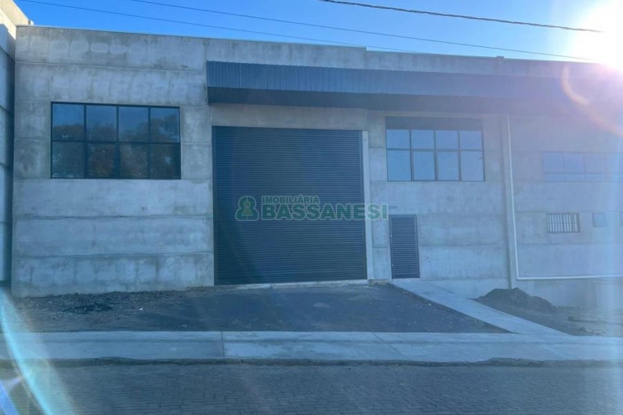 Pavilhão com 640m², no bairro Jardim das Hortências em Caxias do Sul para Alugar