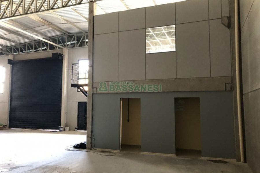 Pavilhão com 640m², no bairro Jardim das Hortências em Caxias do Sul para Alugar