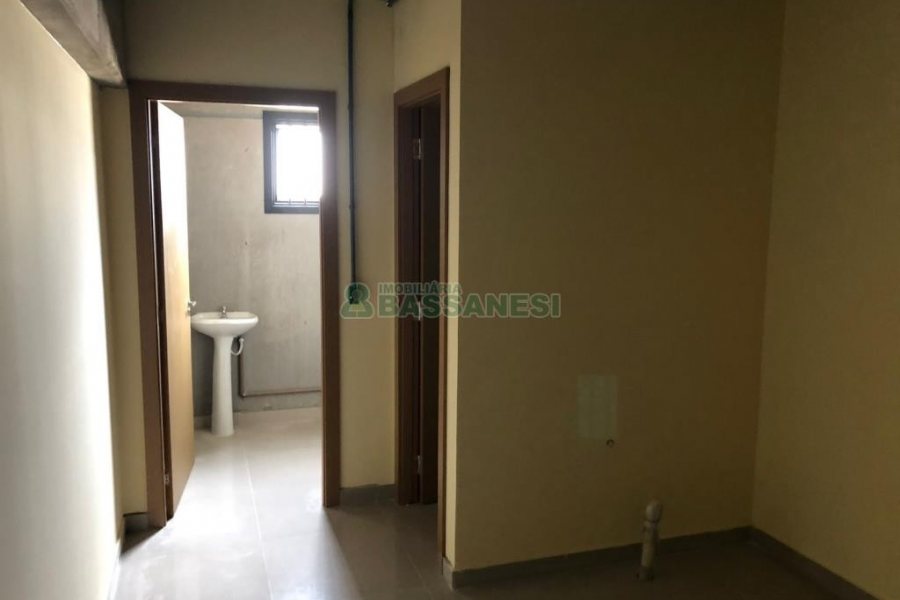 Pavilhão com 640m², no bairro Jardim das Hortências em Caxias do Sul para Alugar