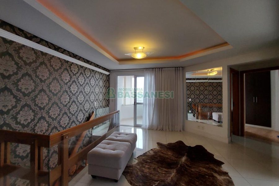 Apto Mobiliado com 200m², 4 dormitórios, 4 vagas, no bairro São Pelegrino em Caxias do Sul para Comprar